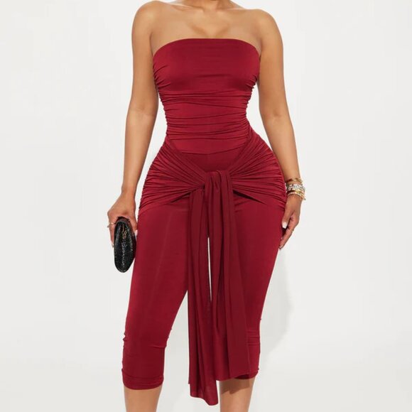Fashion Nova Emma Ruched Capri Jumpsuit Burgundy Size Large Strapless Stretch - Picture 1 of 6